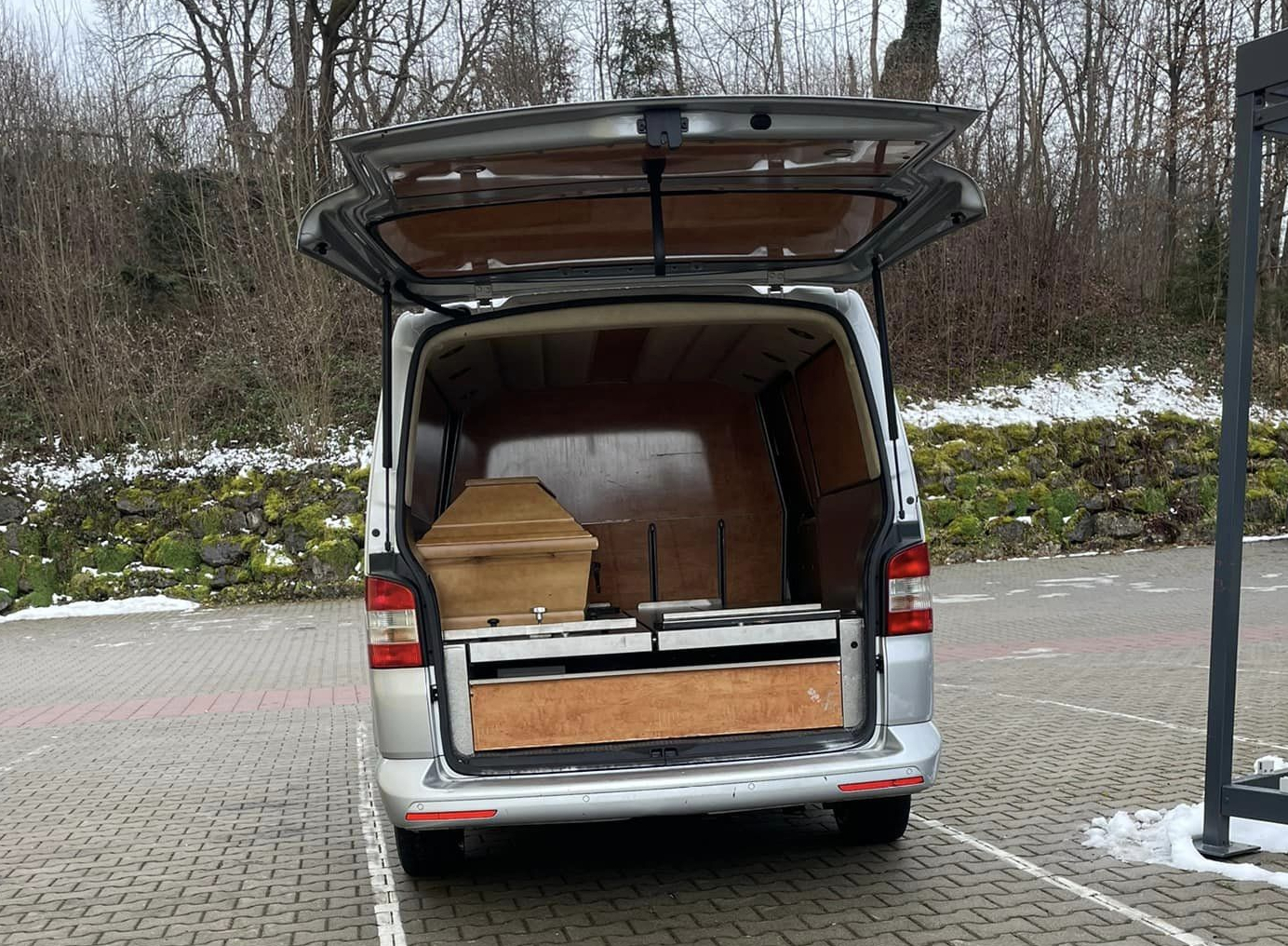 Sherbime Funerale - Në të gjithë Europën, drejt vendeve tona